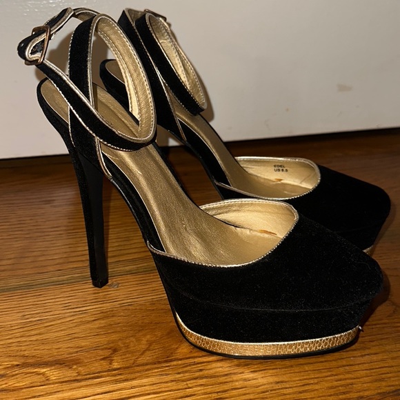 Shoe Dazzle Shoes - Black & Gold platform heel